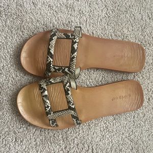 Super cute sandals!